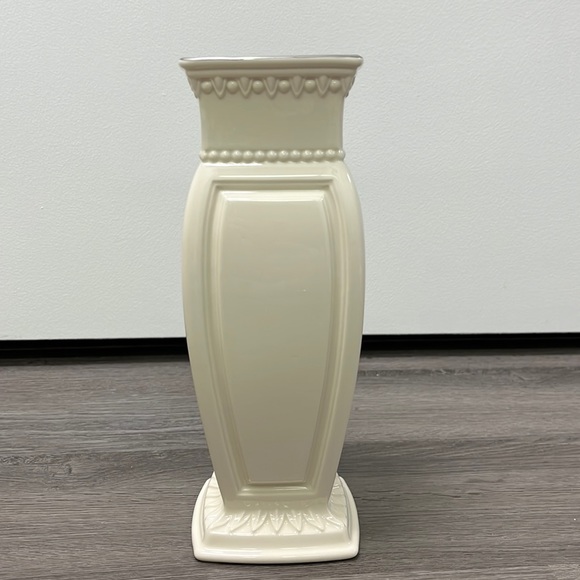 Lenox FORUM COLLECTION CHINA 9 3/4" NEOCLASSIC EMBOSSED VASE - new in box - Picture 2 of 11